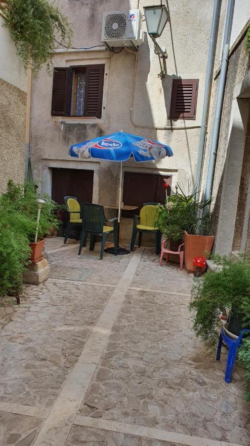 Franceska Apartmani Cres Eksteriør billede